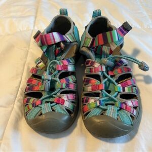 Keen Girls Sandals Size 13. Great Condition.